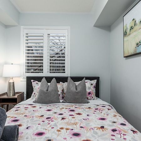 4975 Southampton Drive Hotell Mississauga Eksteriør bilde